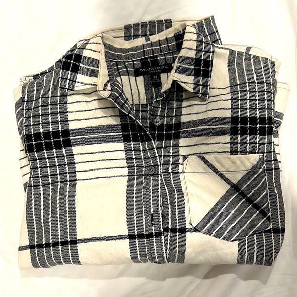 Banana Republic black and white button down flannel - Picture 1 of 3